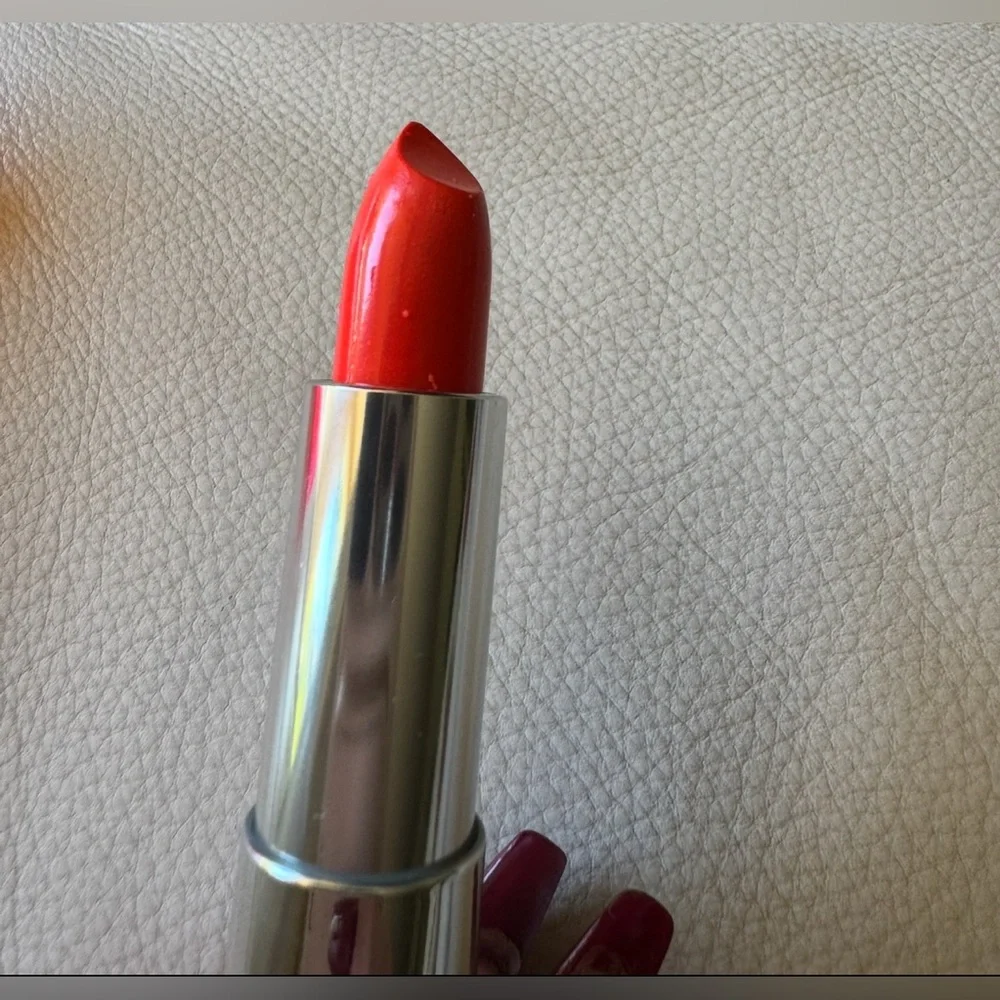 Maybelline 885 Vibrant Red Lipstick Last One